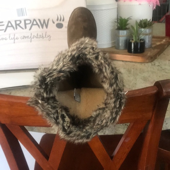 Bear paw knee-high lined snow boots. - Picture 2 of 5